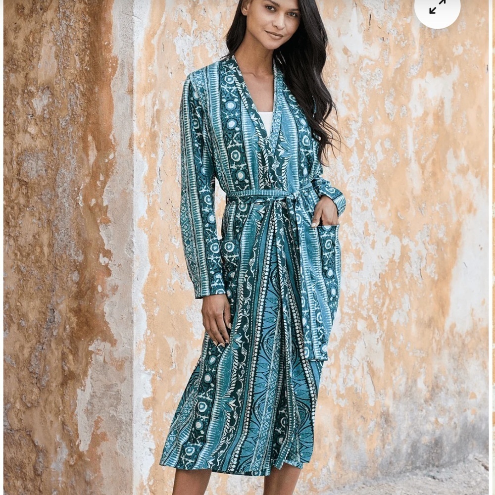 Peruvian Connection Navy and White Robe - Picture 9 of 10